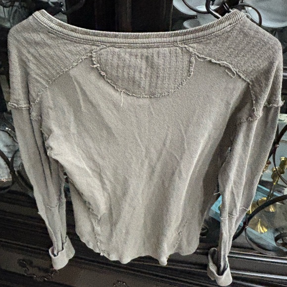 We The Free Free People XS Distressed Raw Edge Henley Top Taupe Boho - Picture 4 of 7